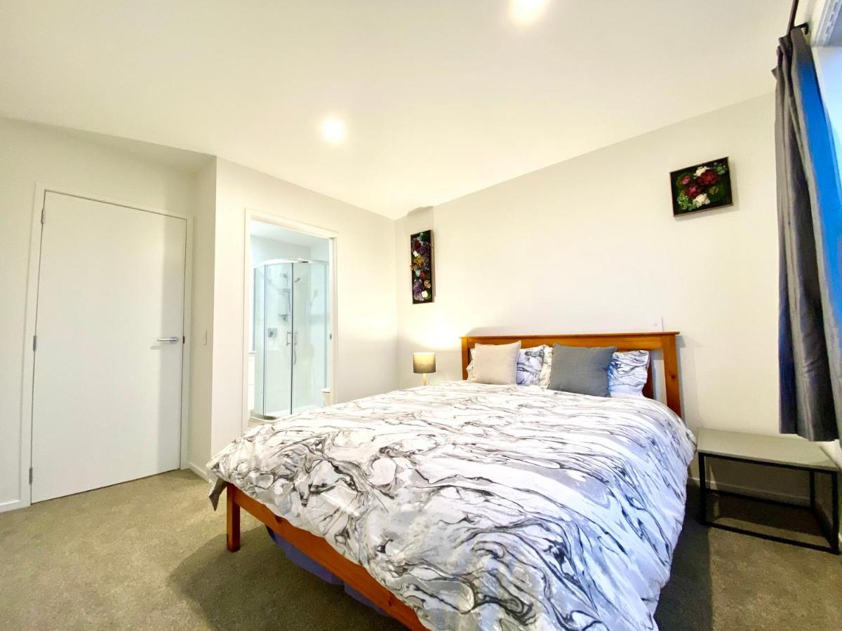 Appartamento Stunning Townhouse - Walking To Botany Shopping Center Auckland Esterno foto