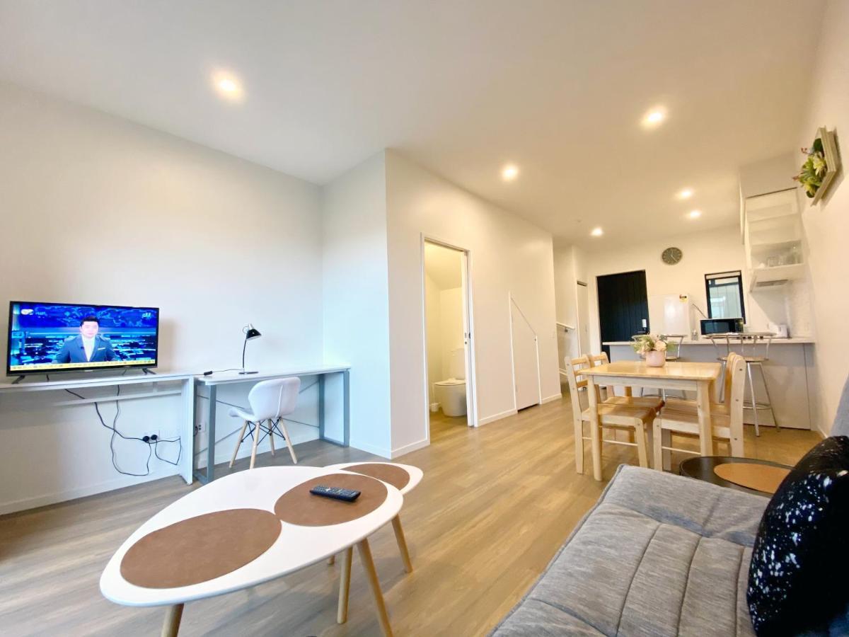 Appartamento Stunning Townhouse - Walking To Botany Shopping Center Auckland Esterno foto